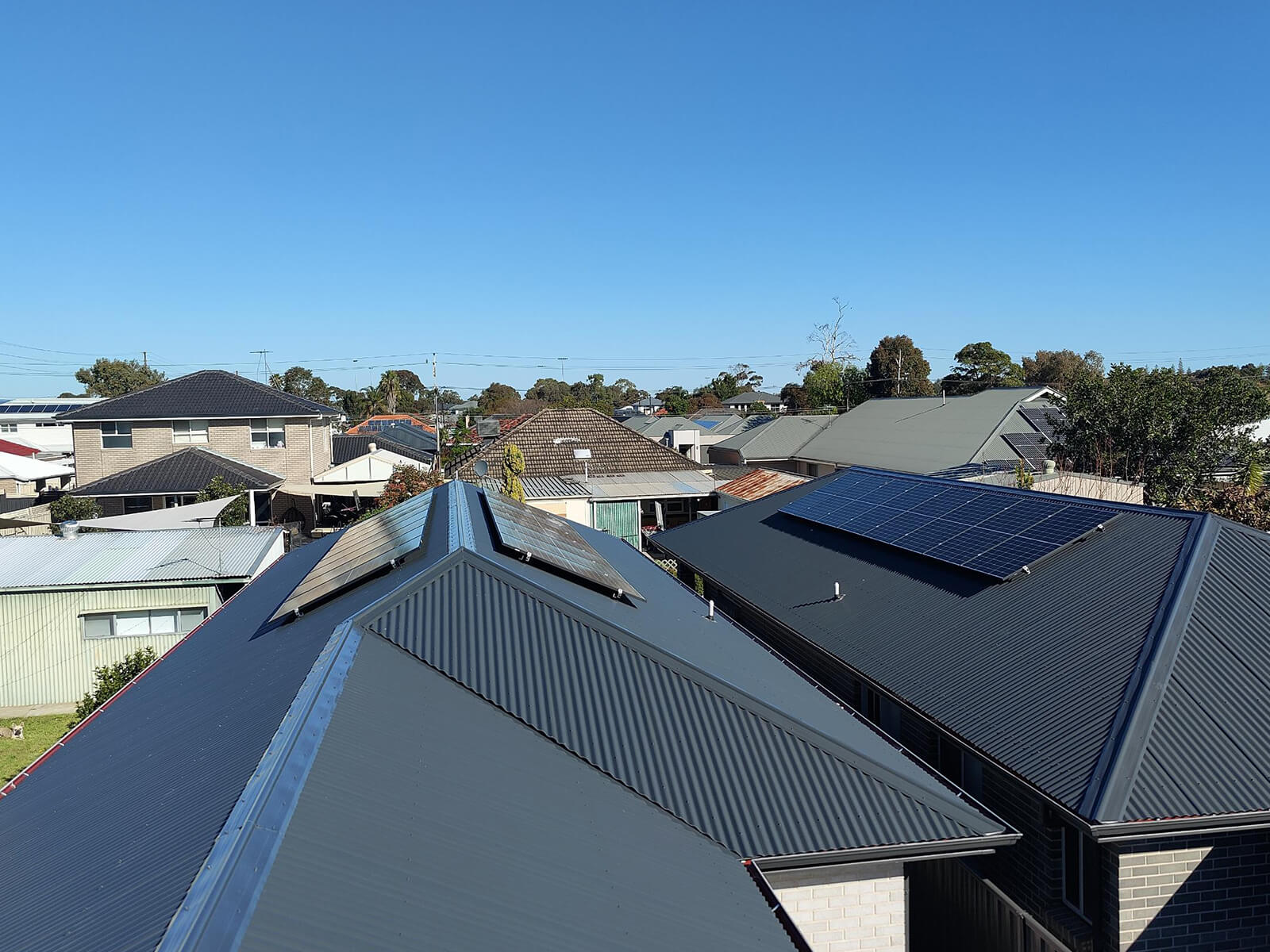 A picture of an Australian house installed with solar panels.jpg