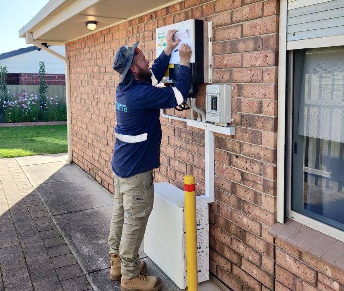 An_Australian_Solar_Installer_installing_an_energy_storage_system.jpg